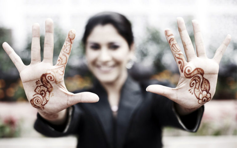 What is the Difference Between Henna and Mehndi - Cultural Importance